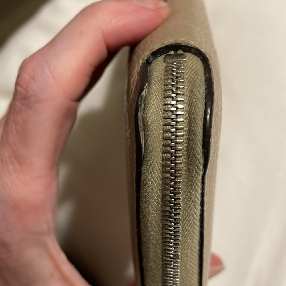 Beautiful Celine Authentic Vintage Taupe Leather Wallet w/ Gorgeous Red Interior - Picture 16 of 16